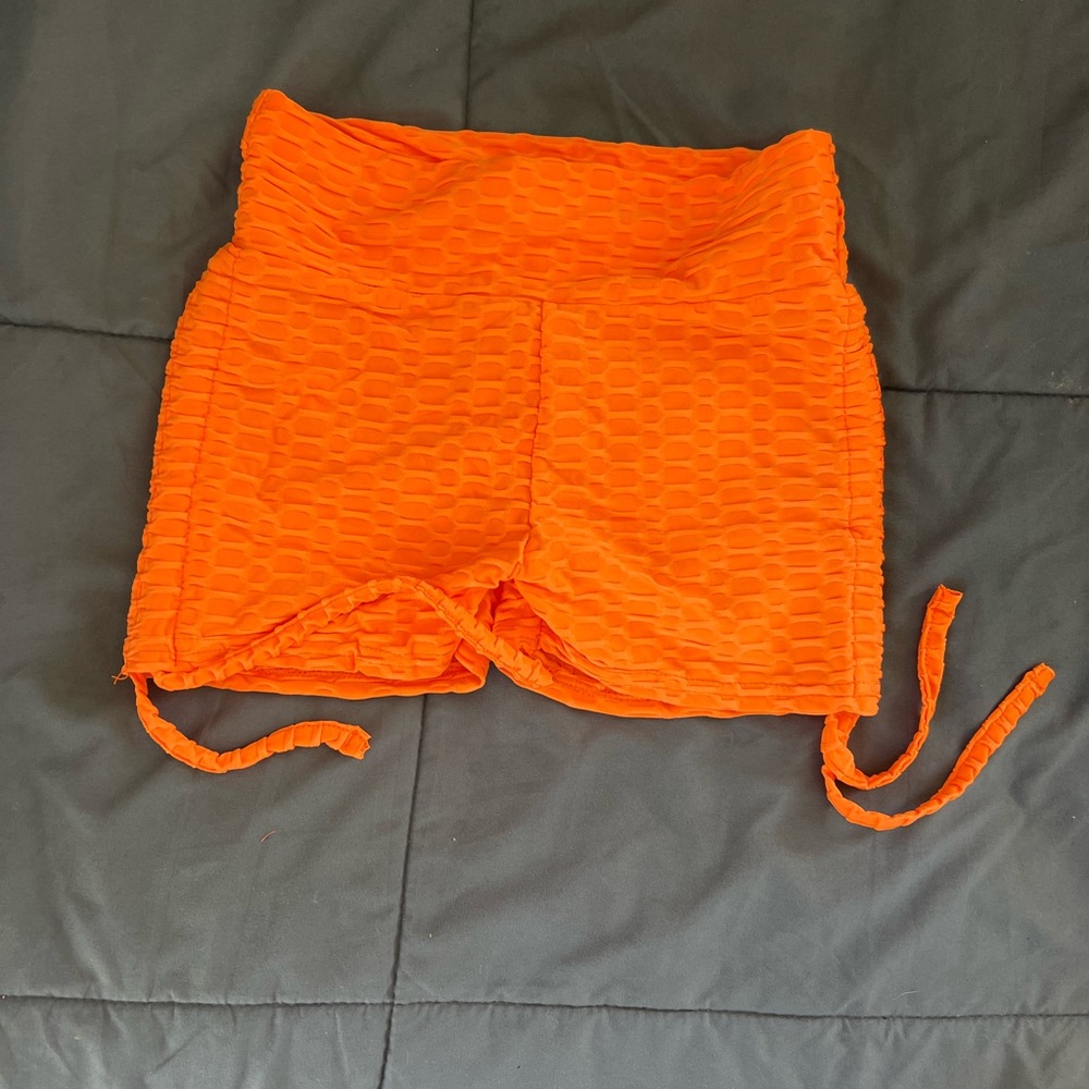 Orange TikTok scrunch butt yoga shorts (NWOT)